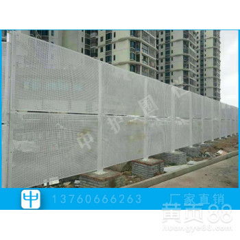 中山冲孔板护栏厂家 工地冲孔板围栏在施工路口的应用与防风围挡优势